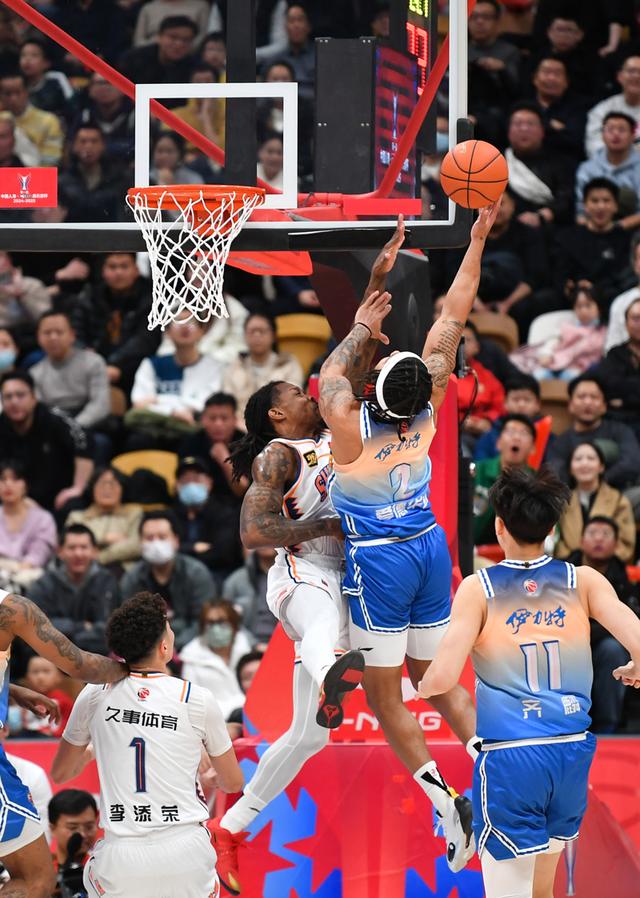上海队成为本场最大亮点，全国篮球锦标赛瞬间破防，失误的简单介绍