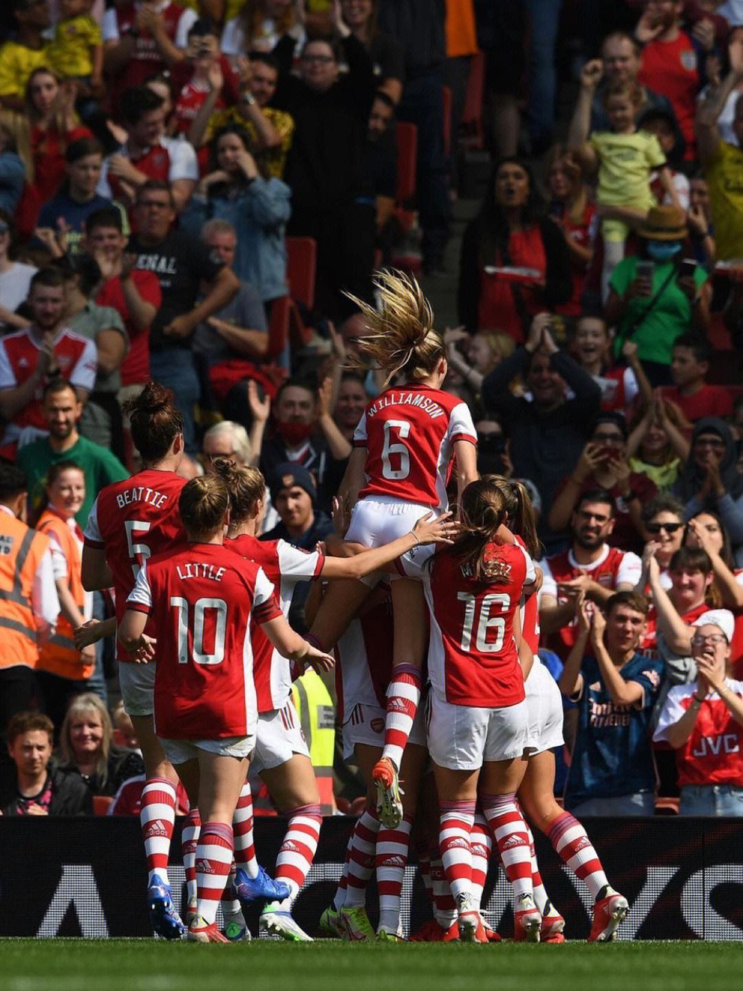 足球魔术释放热情牵动万千观众心弦的简单介绍