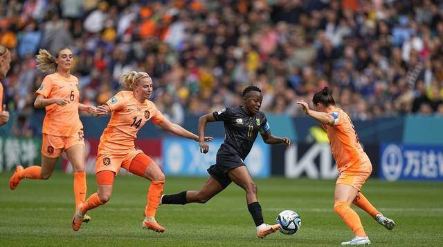荷兰队在比赛中发挥稳定，晋级下一轮