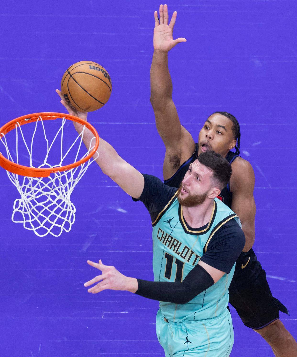 1xbet体育新闻-关于猛龙前锋持球找机会投篮，助球队逆袭成功的信息