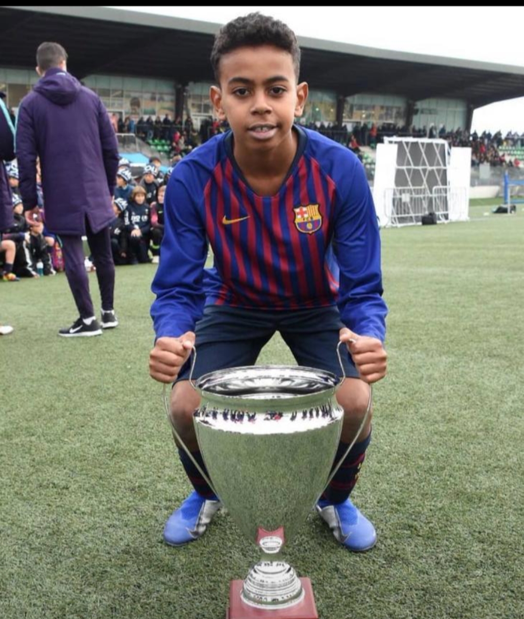 迎风挑战！国内足球选手技压群雄的简单介绍