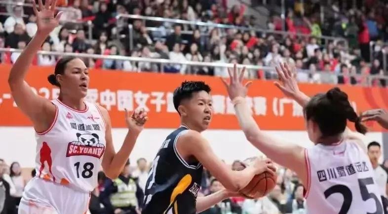 夺冠热门队伍展现实力，向胜利迈进的简单介绍