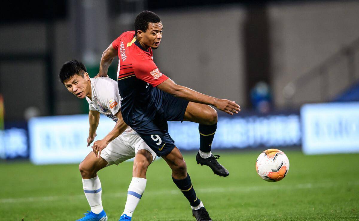 1xbet体育vip注册-关于郜林小禁区连环射门队员神勇不怕困难的信息