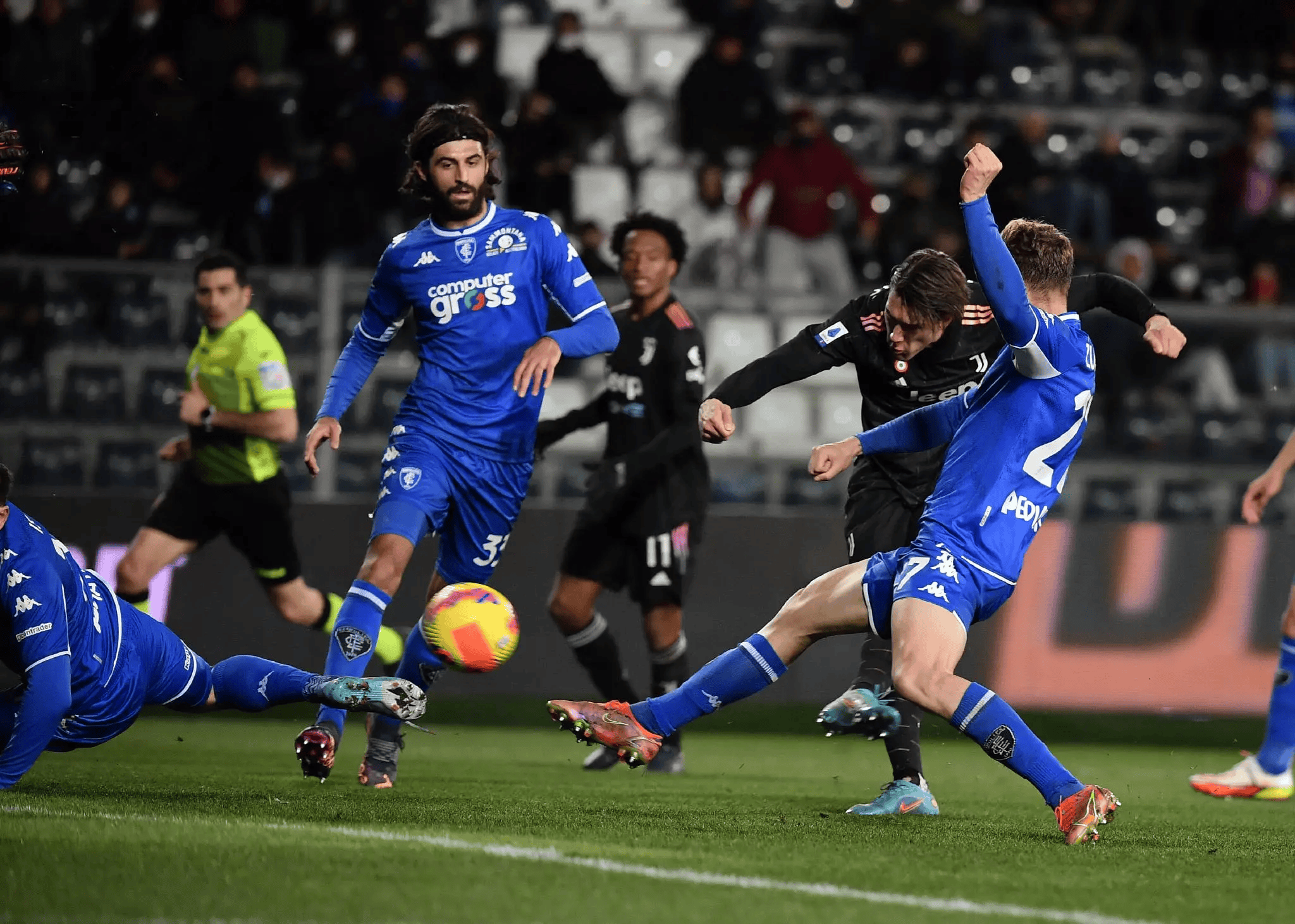 包含意大利足球赛场上的最新战术应对的词条