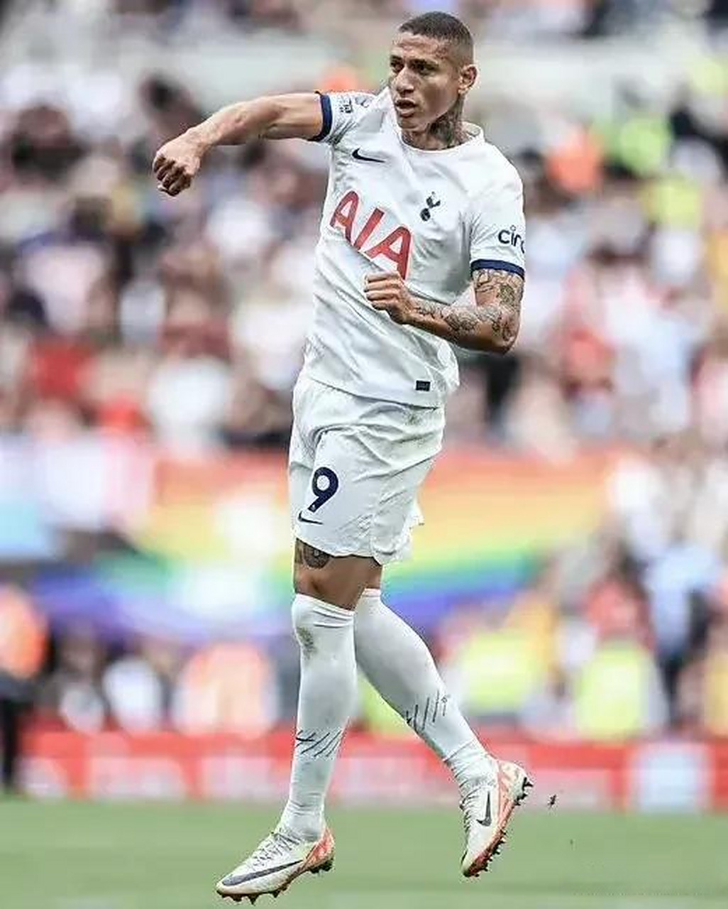 热刺主场逆转取胜，稳固前四位置的简单介绍