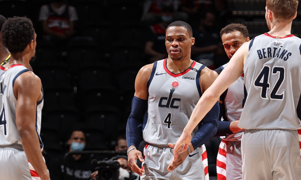 步行者大胜黄蜂，76人豪取八连胜的简单介绍