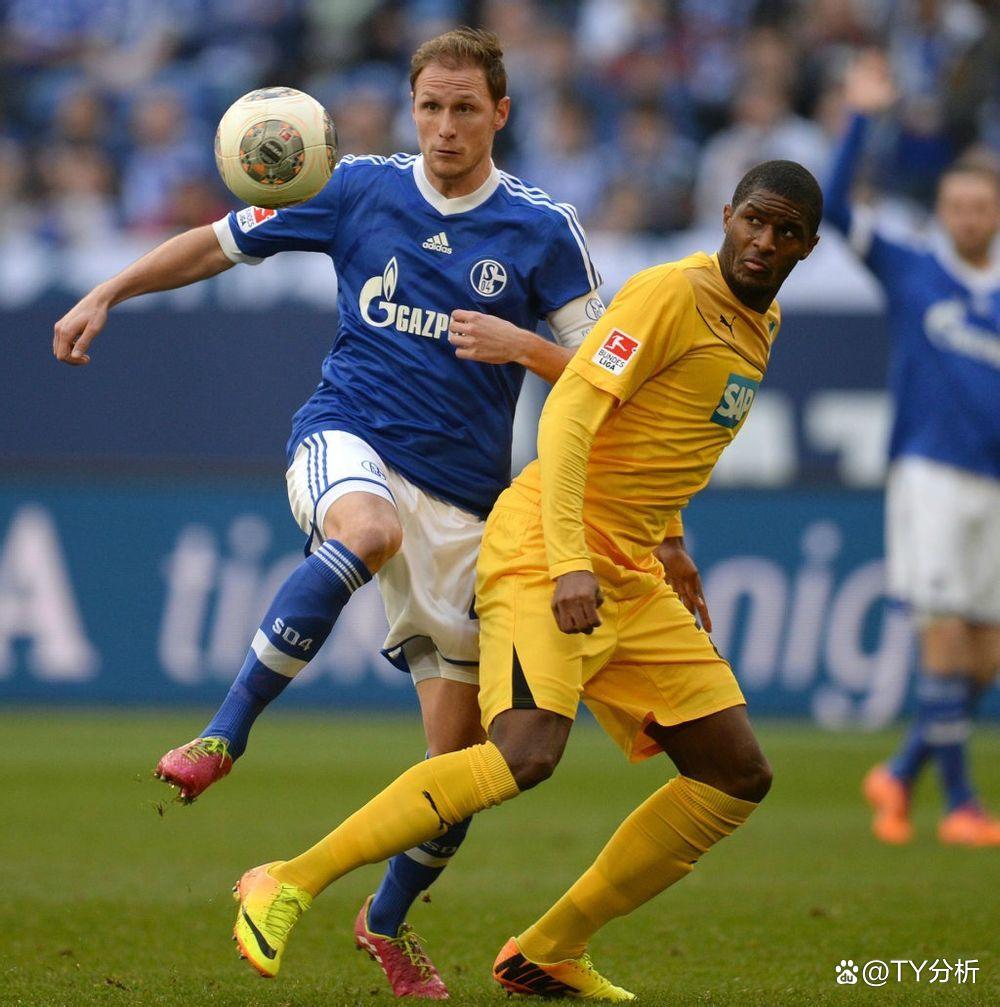 包含沙尔克04客场失利，保级形势严峻难解的词条