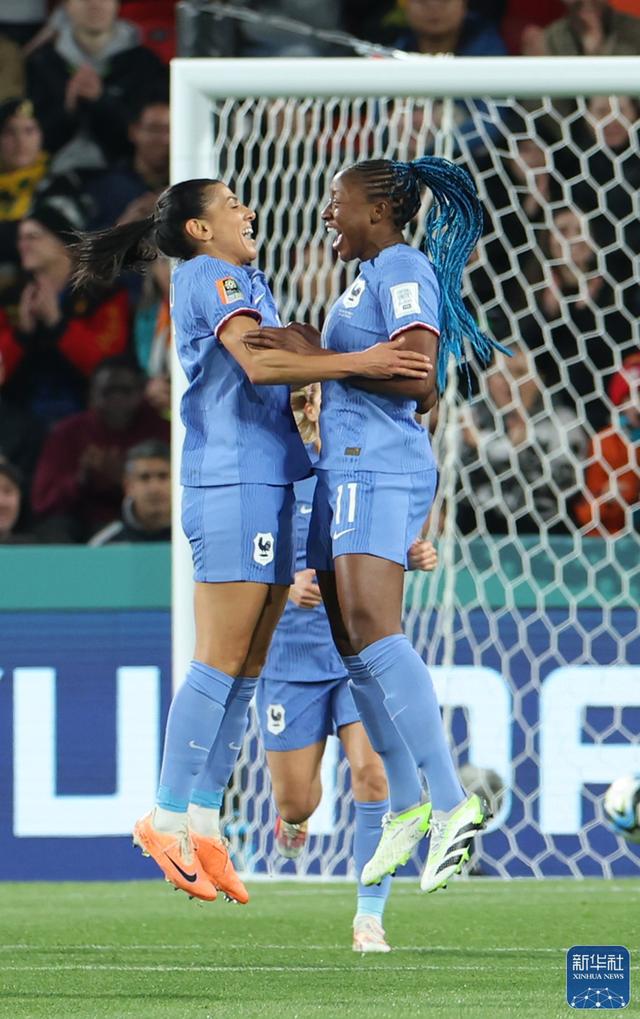 法国女足队员接受专业训练，调整状态