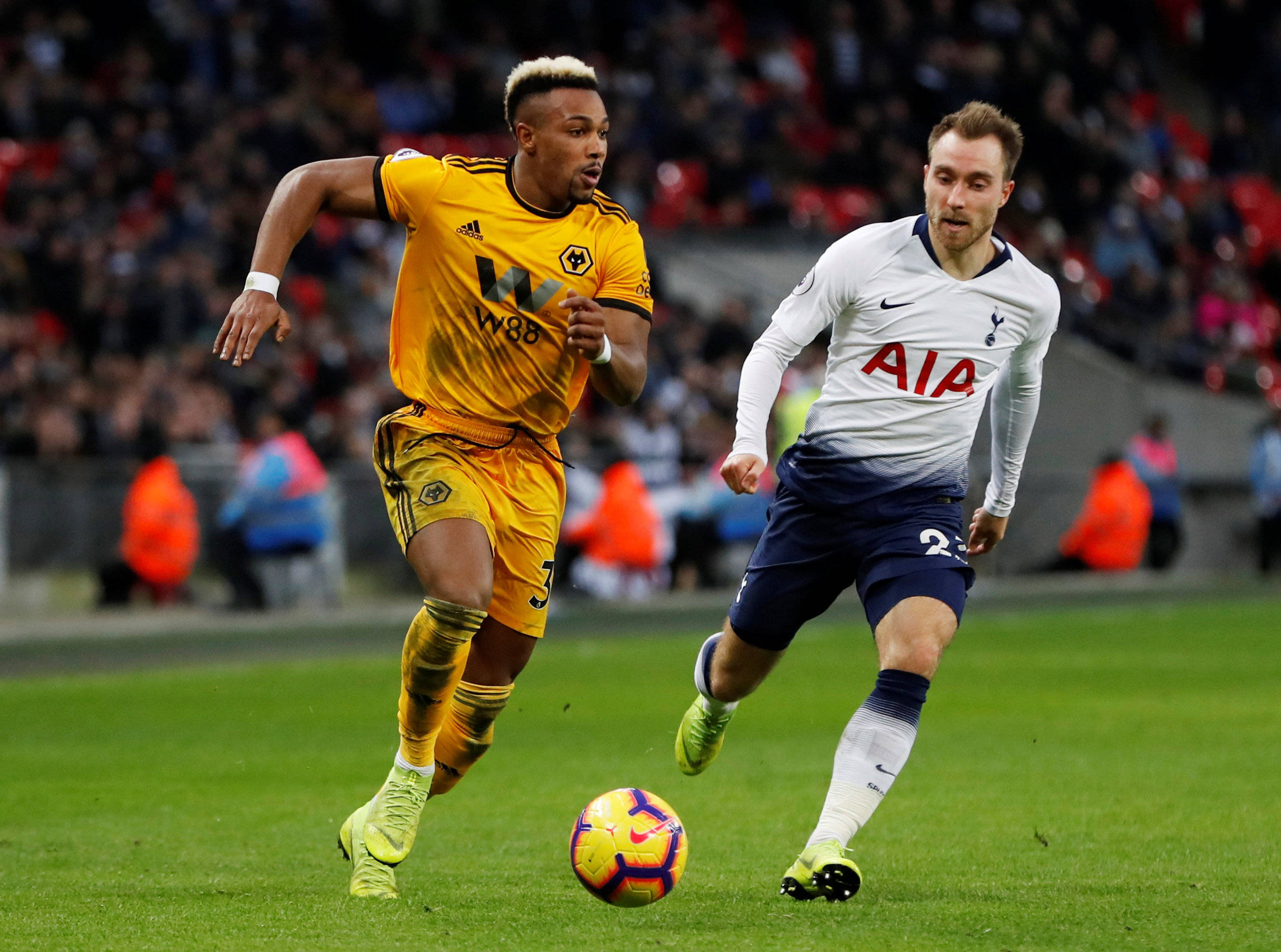 1xbet体育网址-狼队赢得关键比赛，冲向英超榜首