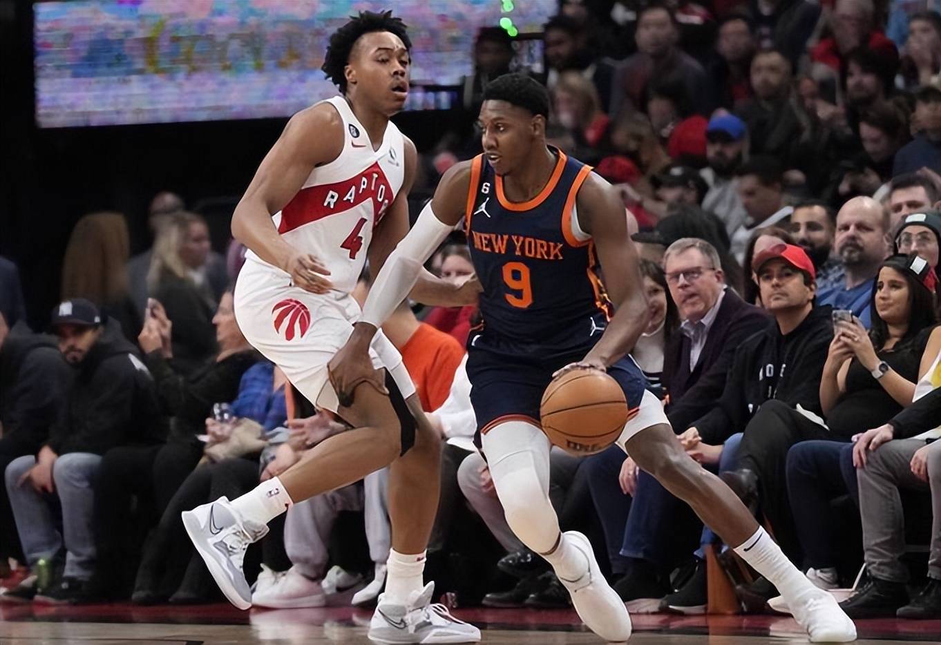 尼克斯击败步行者，巴雷特22分