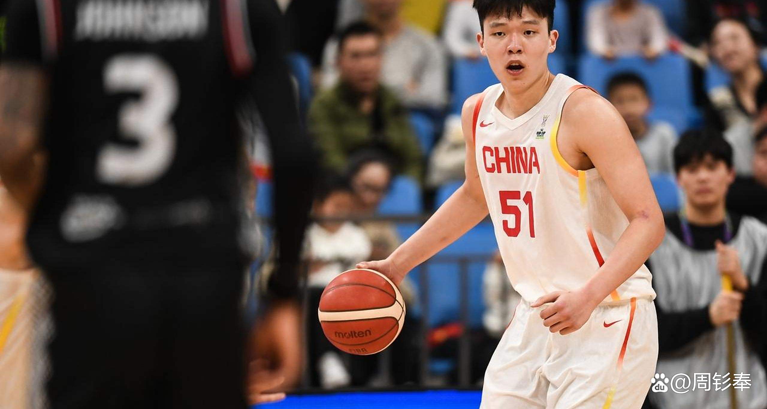 篮球新星进入国家队首次正式比赛,备受瞩目 篮球新星进入国家队首次正式比赛,备受瞩目