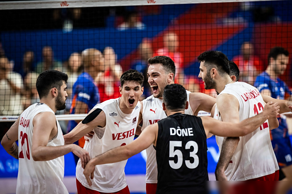 关于荷兰遭遇瑞典队挑战，遭到对手反击击败的信息