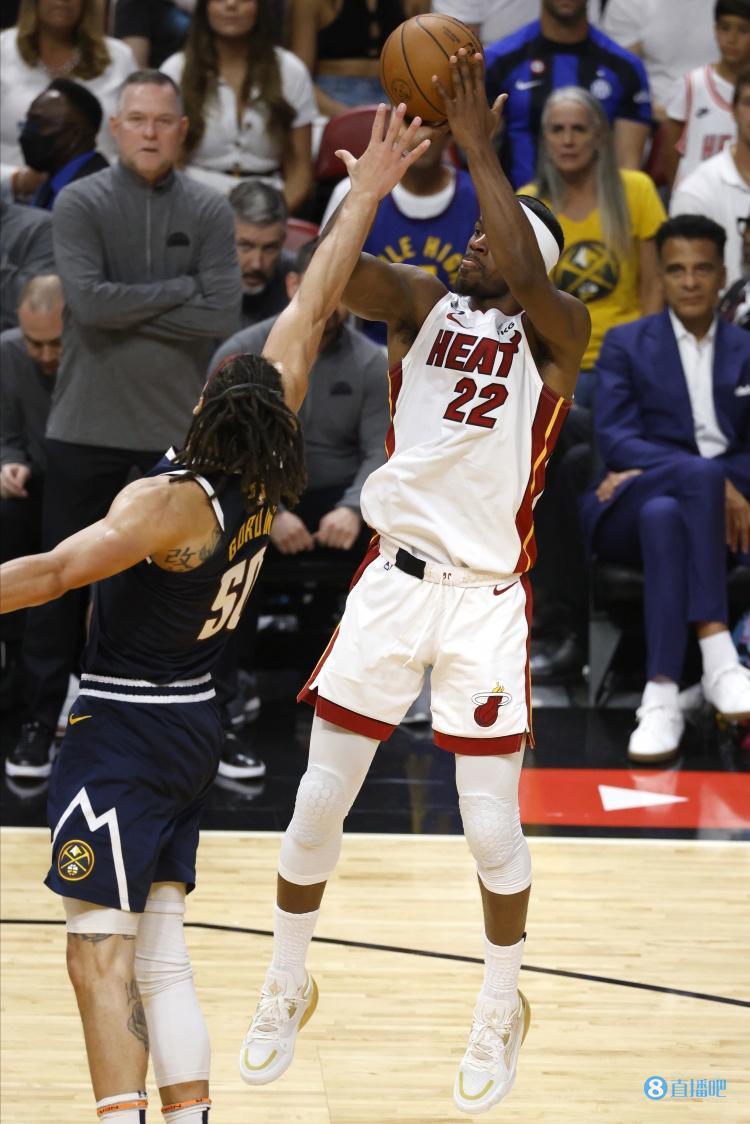 佛罗伦萨后防曝弱点，球队防守需加强