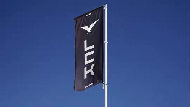 神秘黑马崭露头角，挑战巨人