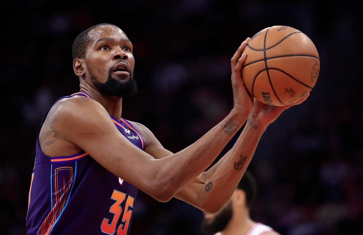 1xbet体育电竞-包含NBA明星赛-欧文、杜兰特悉数出场，勇夺胜利的词条