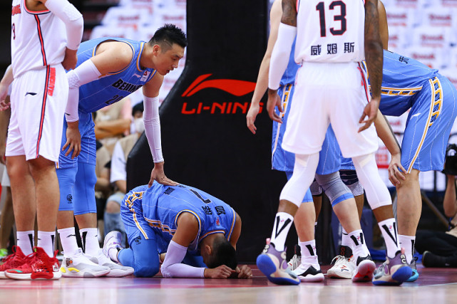 包含窒息防守，骑士队晋级季后赛下一轮的词条